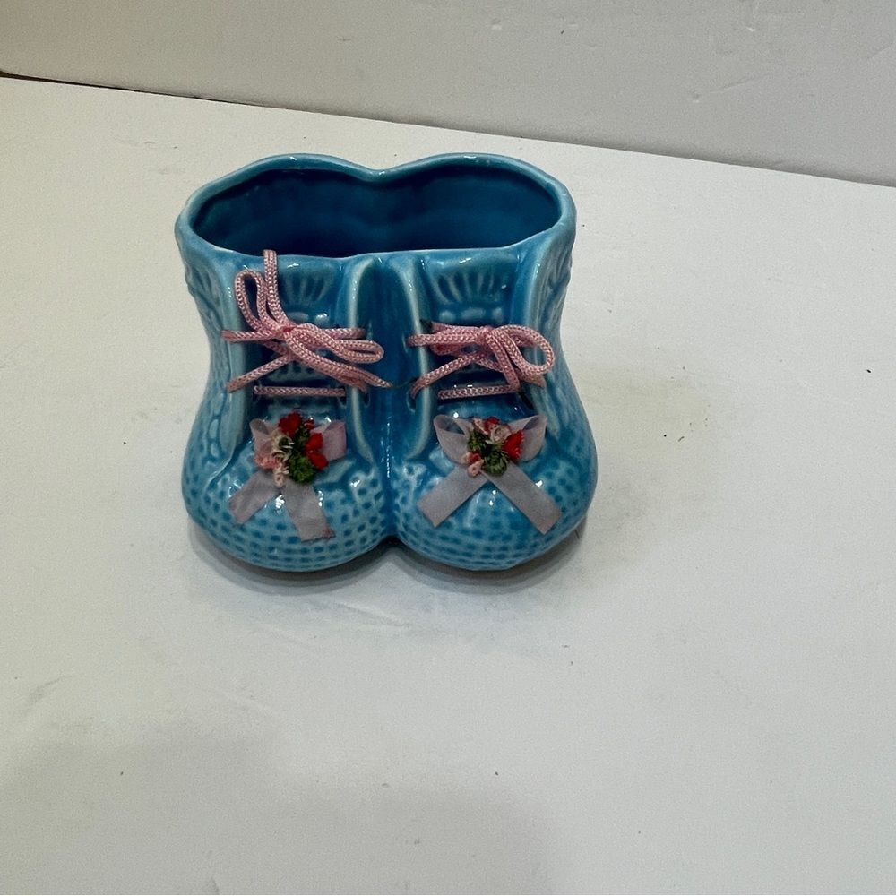 VINTAGE RUBENS CERAMIC BABY SHOES IN BLUE